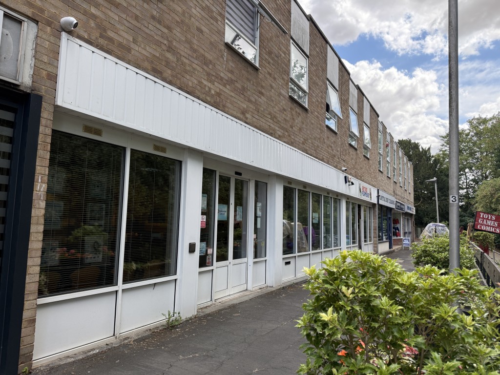 Lot: 47 - MIXED RESIDENTIAL AND COMMERCIAL TOWN CENTRE INVESTMENT - Front of the commercial units 8 and 9 in use as one office